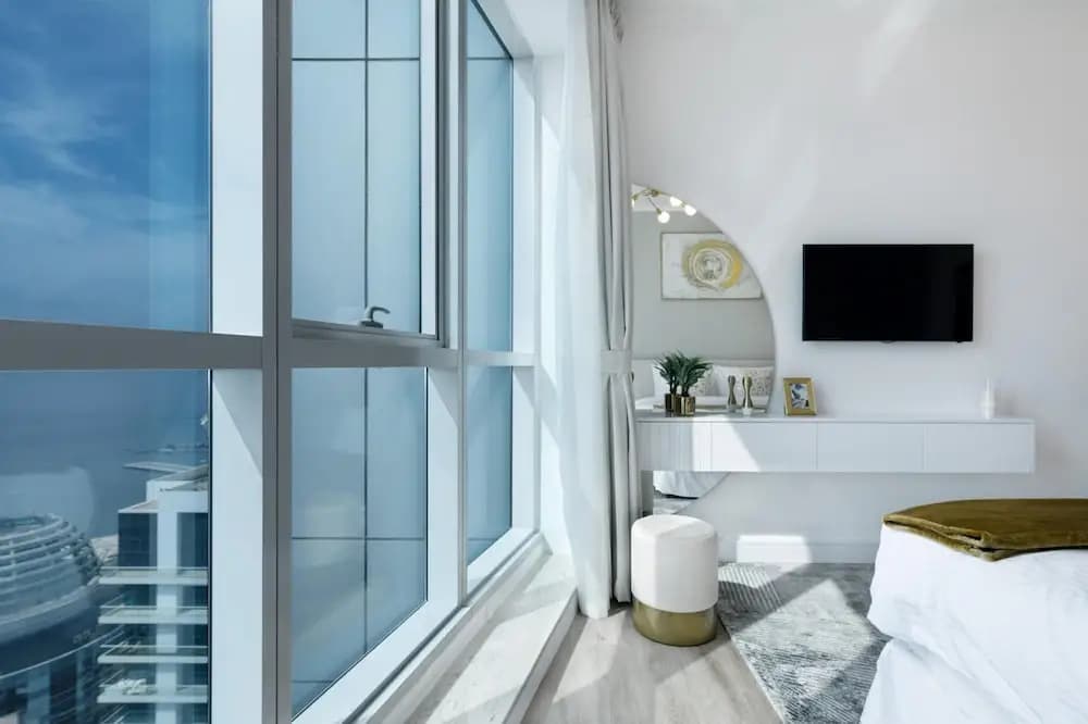 High-floor Trendy Apt w Marina Palm Ocean Vws - photo 1
