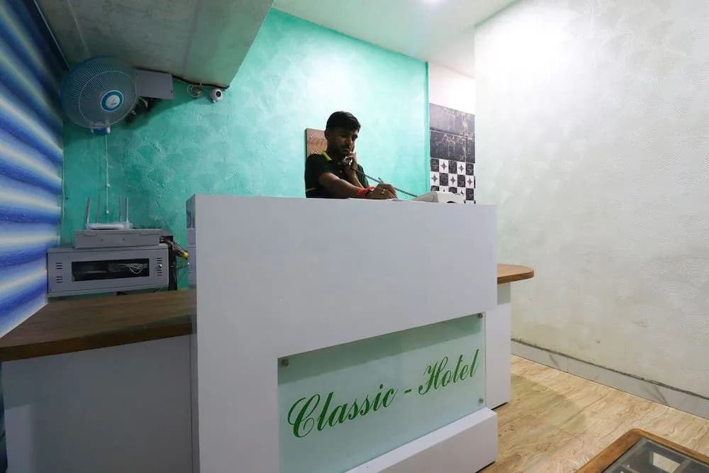 Classic Hotel @ Walk in Nizamuddin Railway Station - photo 10
