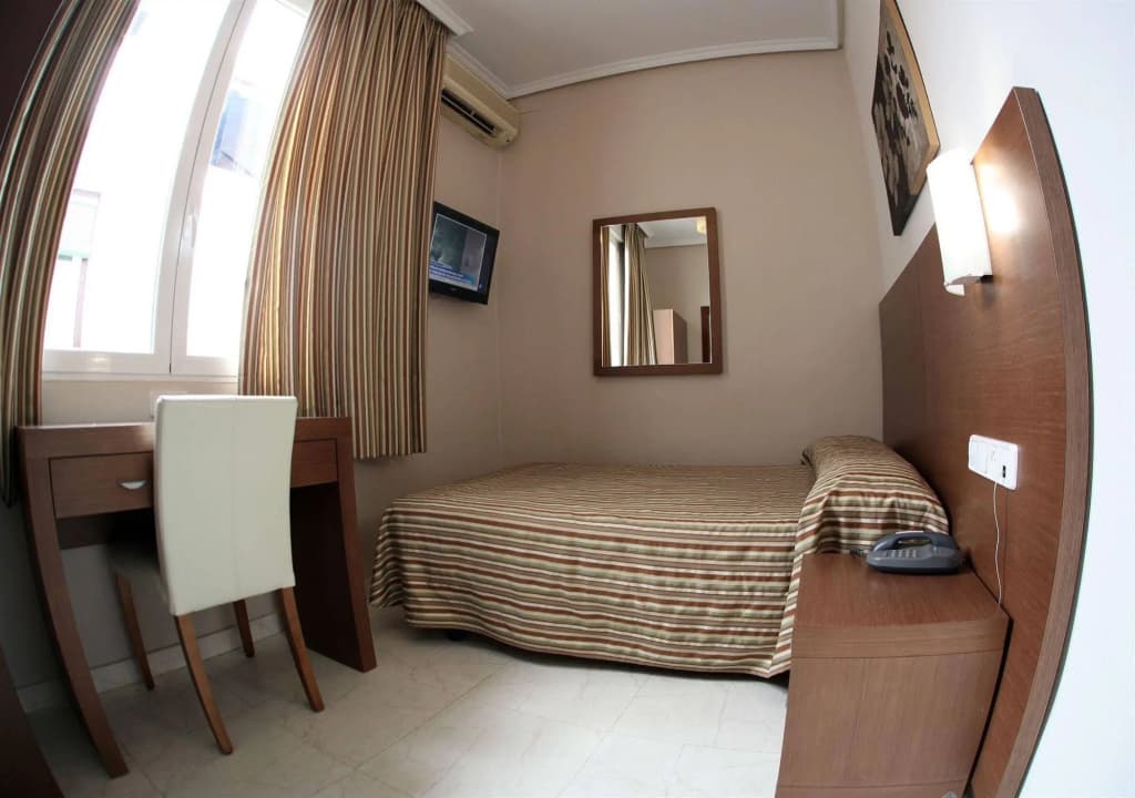 Hostal Atocha Almudena Martin - photo 11