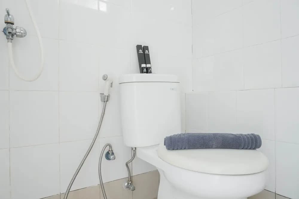 Comfort Studio Room At Bassura City Apartment - photo 7