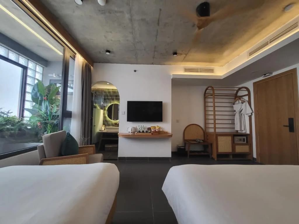 Leaf Beachfront Hotel Da Nang - photo 43
