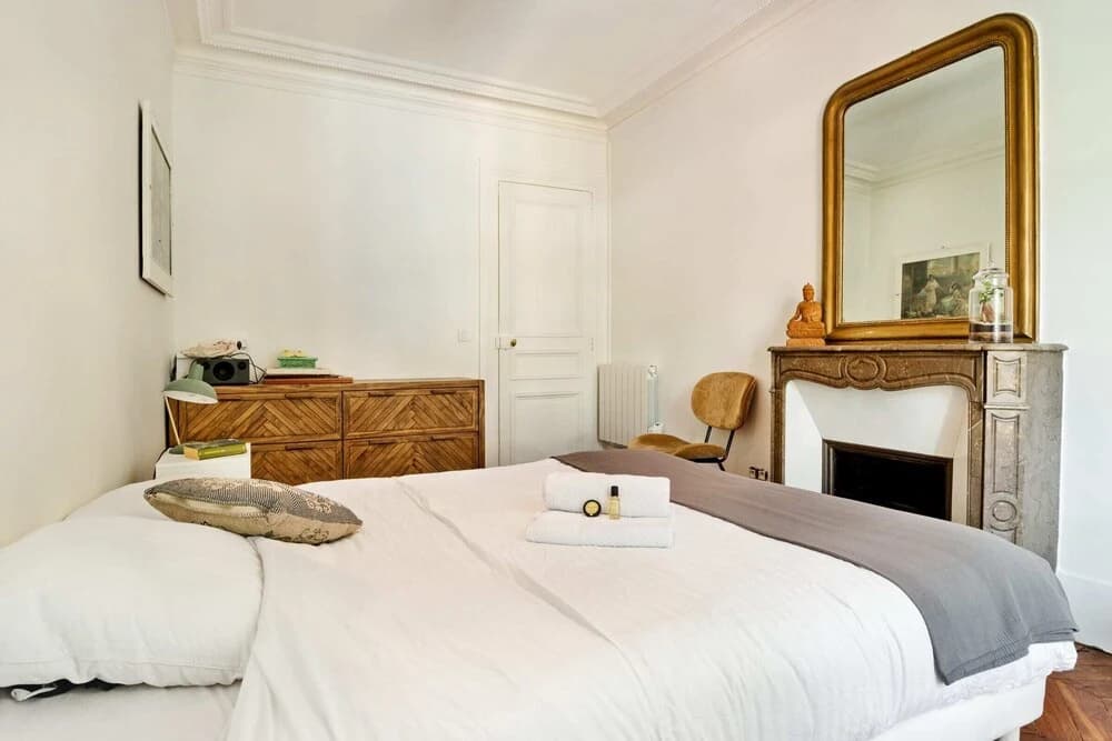 Beautiful Apartment in the Center of Paris on the Island of the City - photo 2