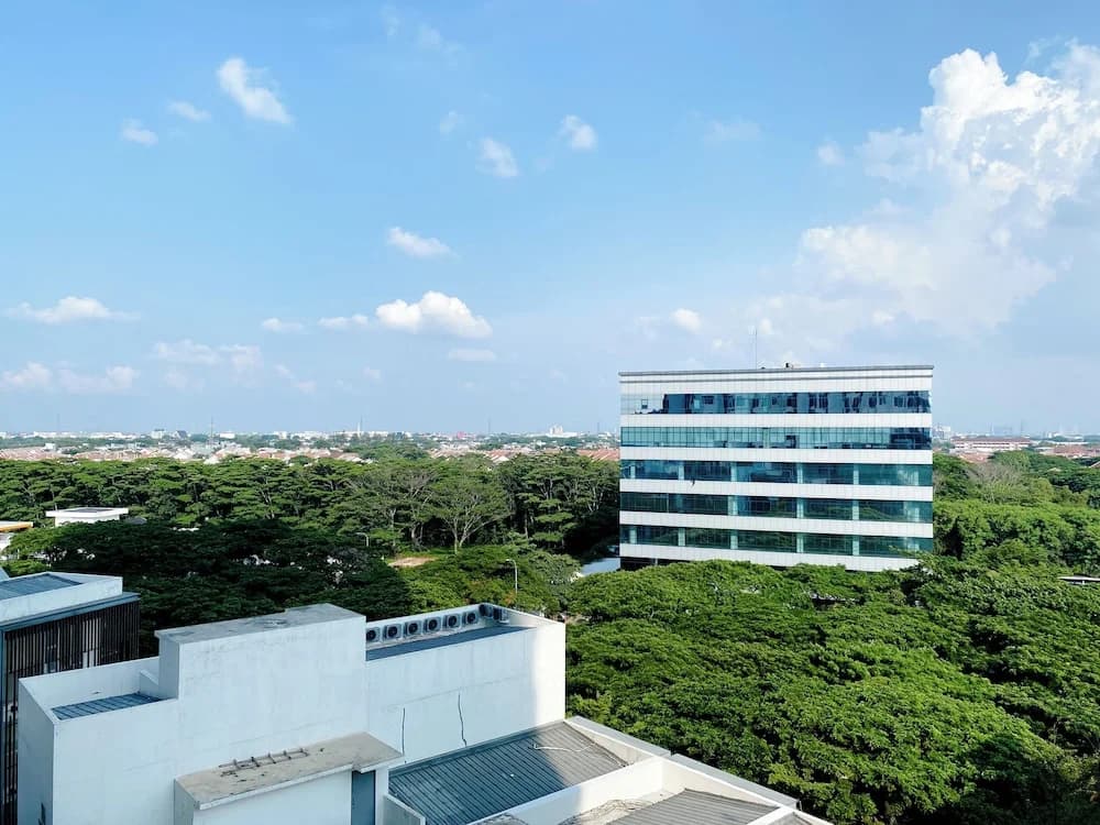 Spacious And Homey Studio At Cleon Park Apartment - photo 2
