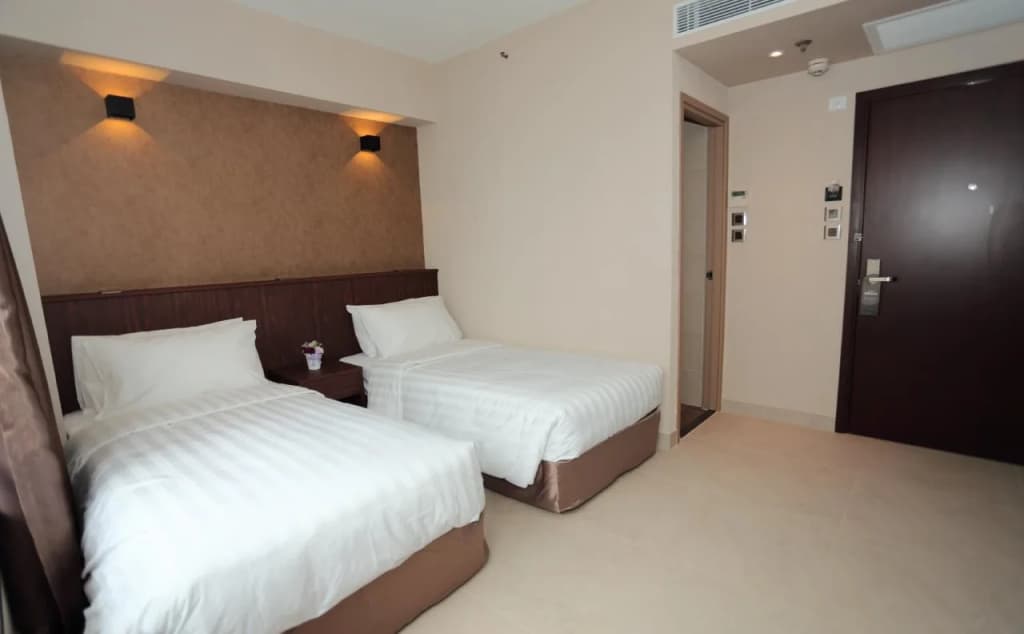 WE Hotel - photo 2
