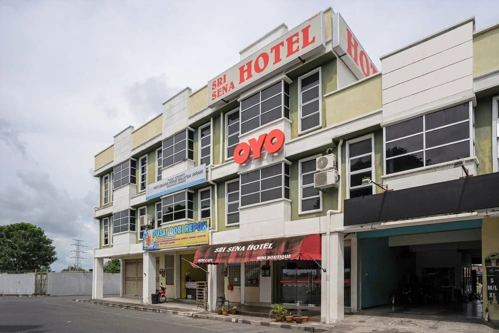OYO 89831 Sri Sena Hotel - main photo