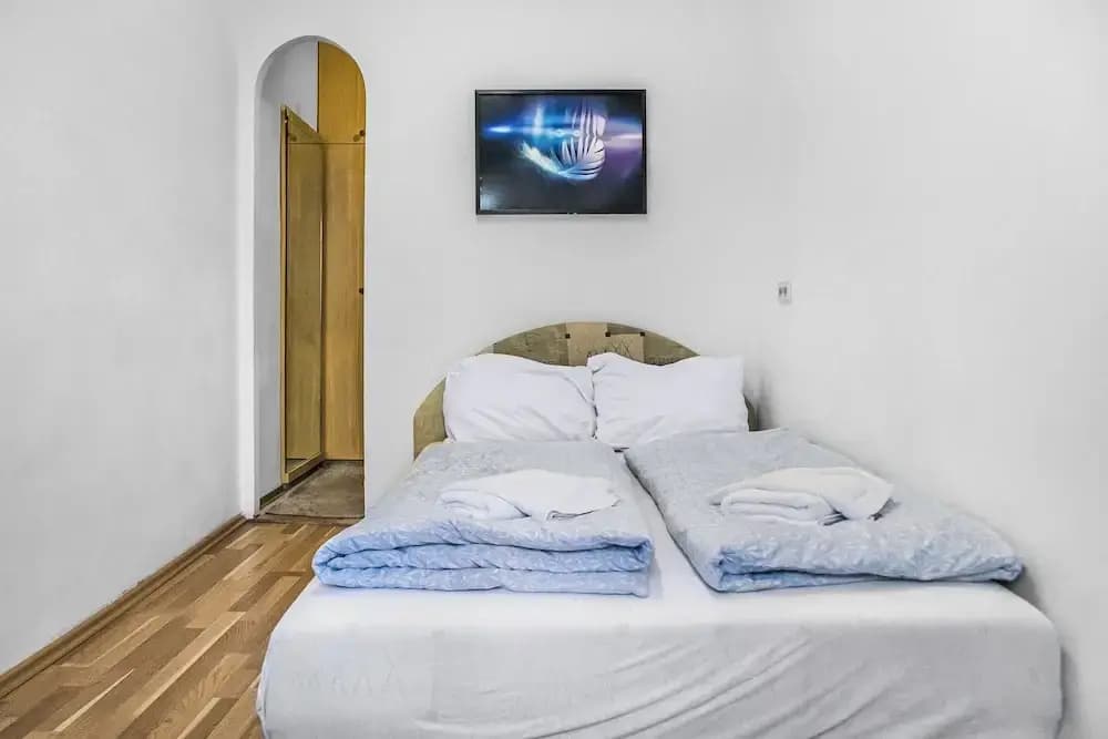 Affordable 2BR Apt Near Danube - photo 5