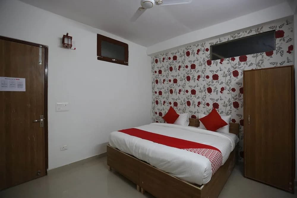 Retreat Inn by OYO Rooms - photo 14