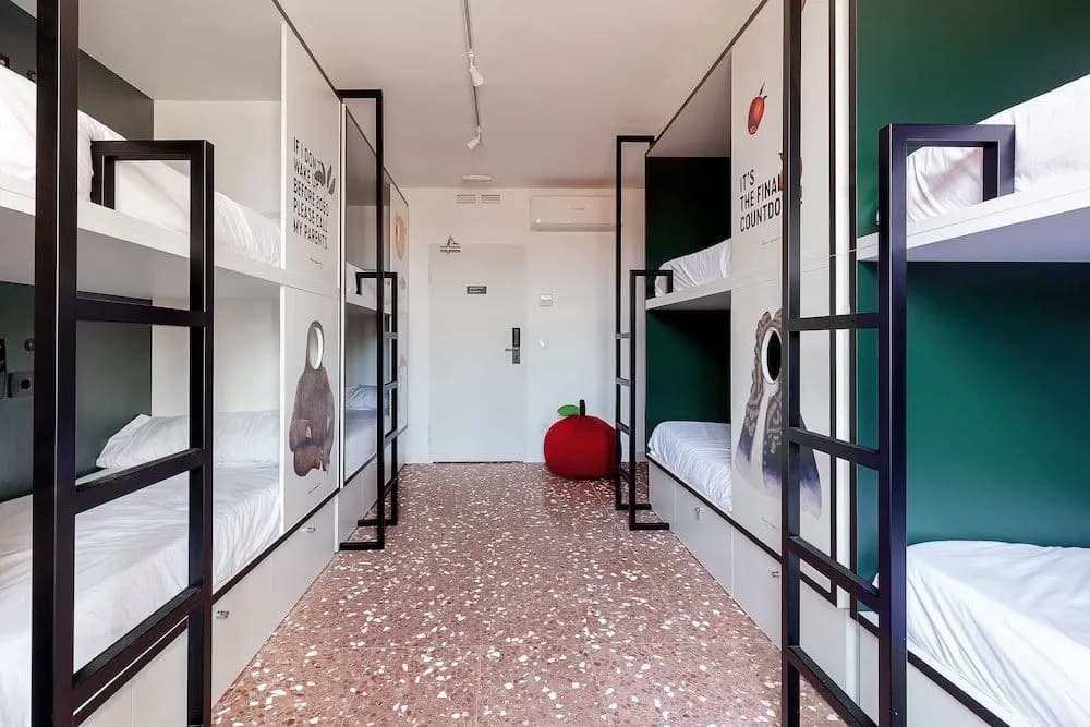 2060 The Newton Hostel & Market - photo 6