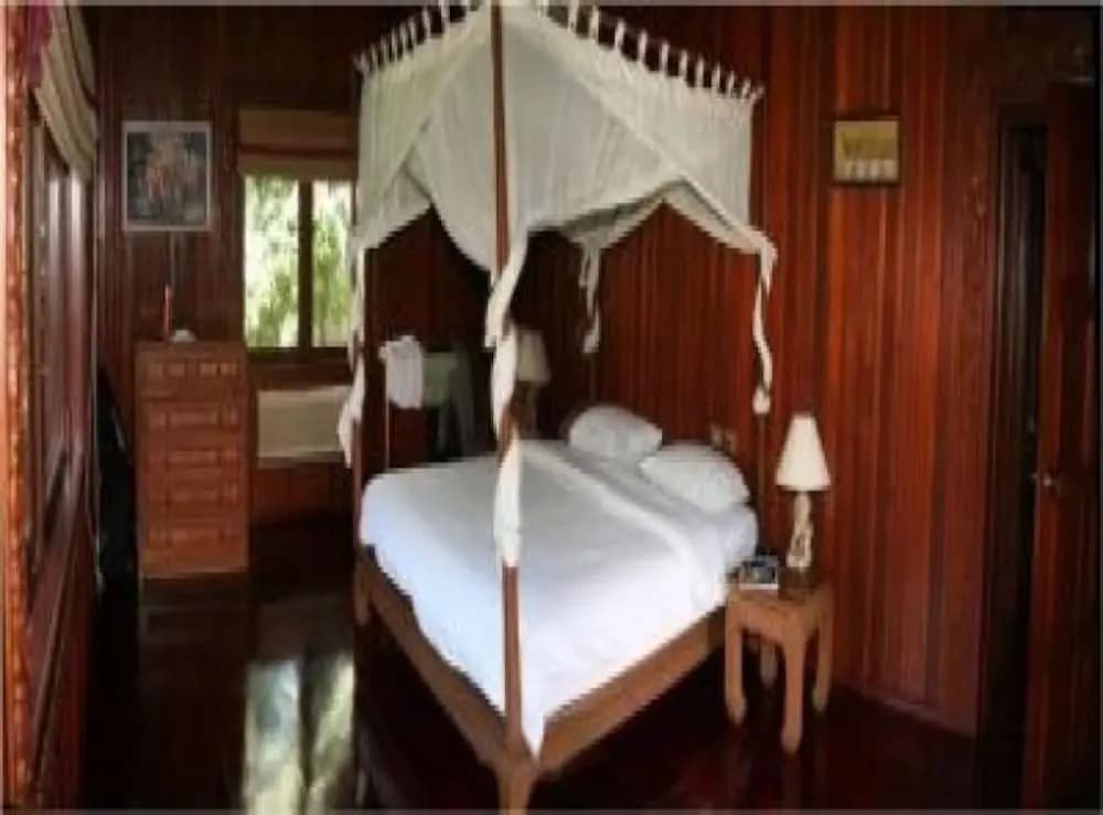 5BR Beachfront Villa Bangrak - photo 1