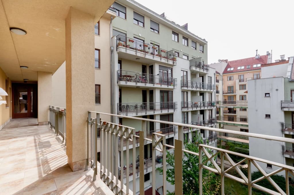 Club99 Apartments - photo 10