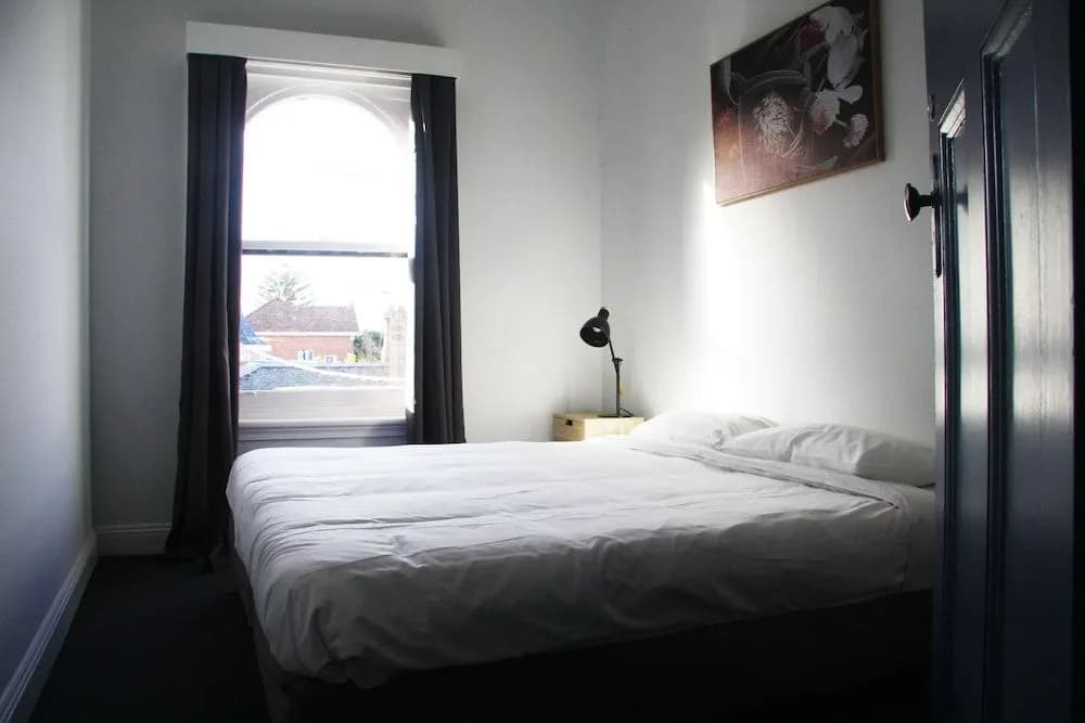 College Lawn Hotel - Hostel - photo 3