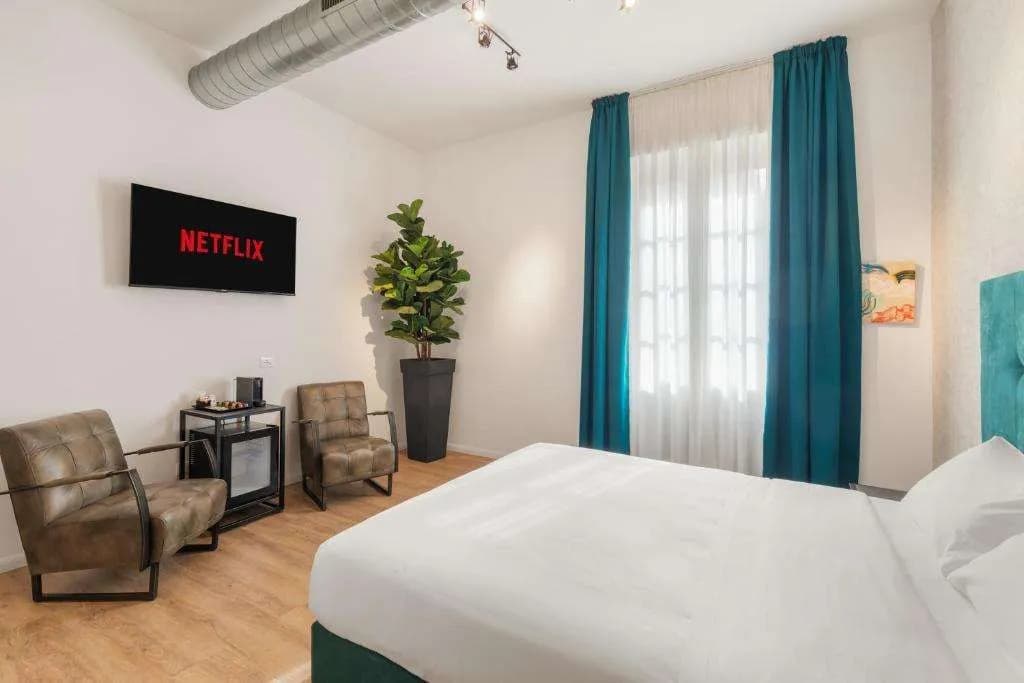 Adelante Rooms - photo 4