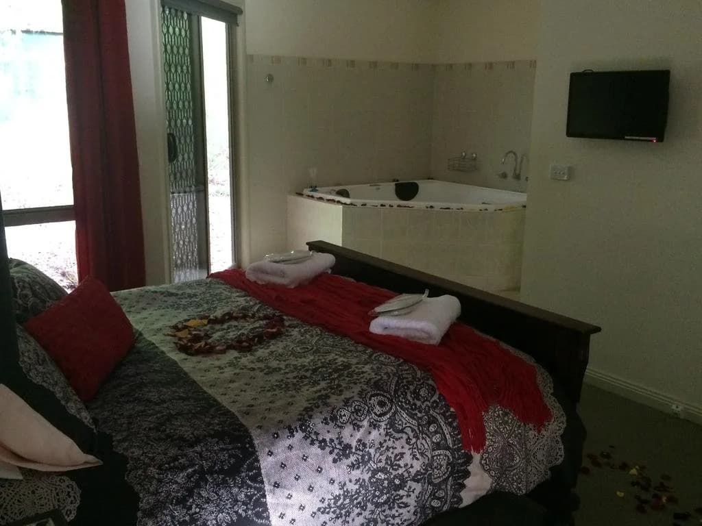 Emerald Creek Cottages - photo 4