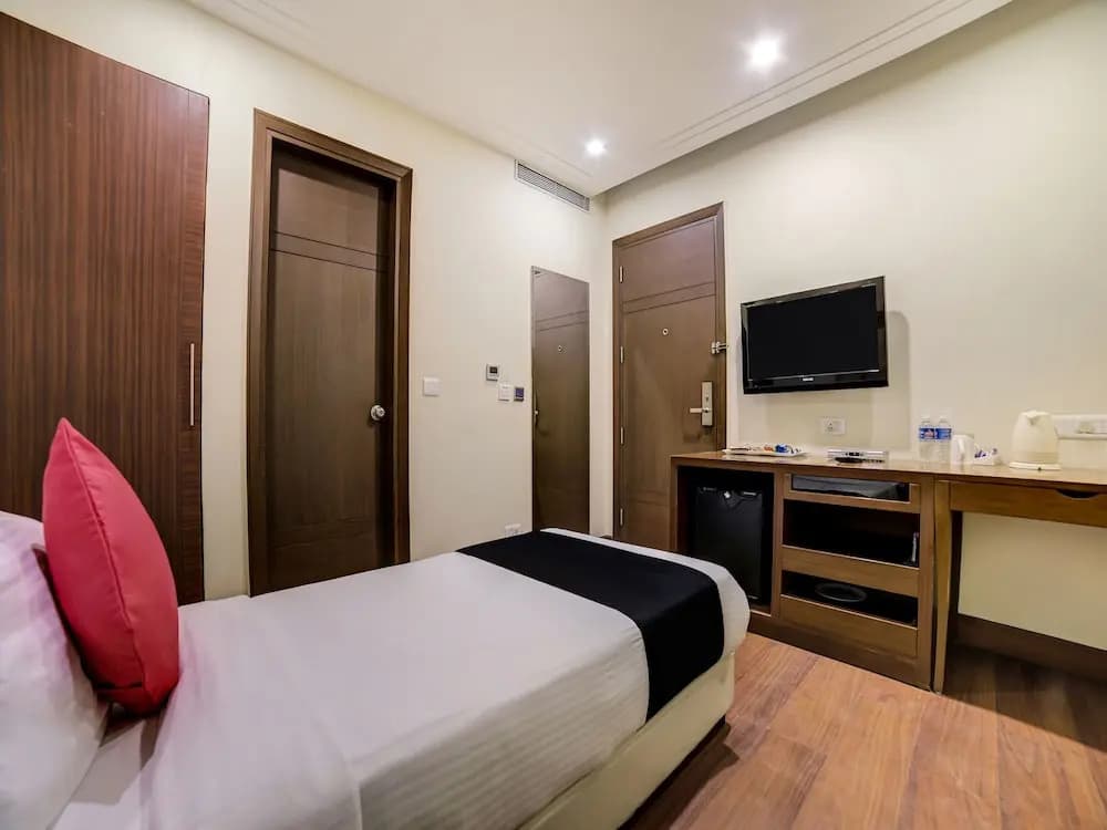 New Haven Hotel Greater Kailash by OYO - photo 6