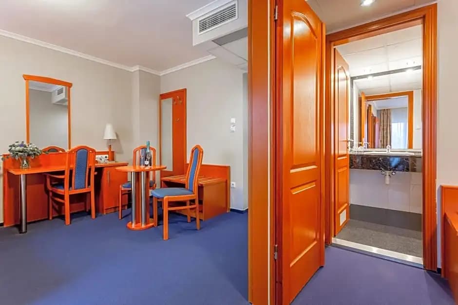 Szonyi Garden Hotel Pest - photo 3