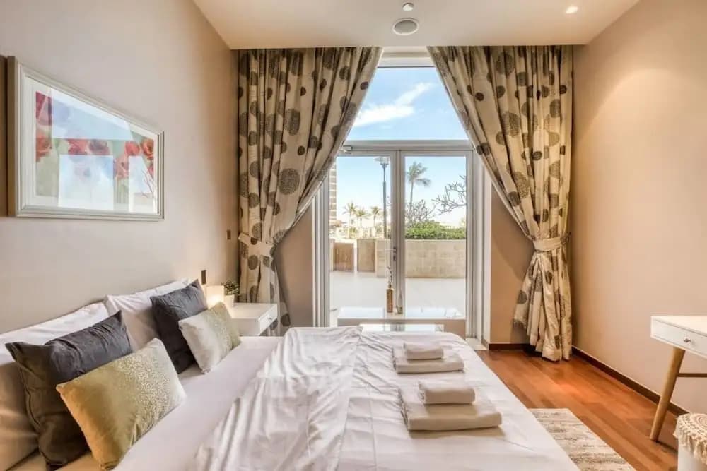 Private Beach & Pool Right on Your Doorstep! - photo 3