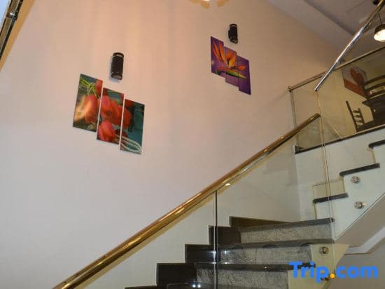 Royal Inn Residence - photo 2