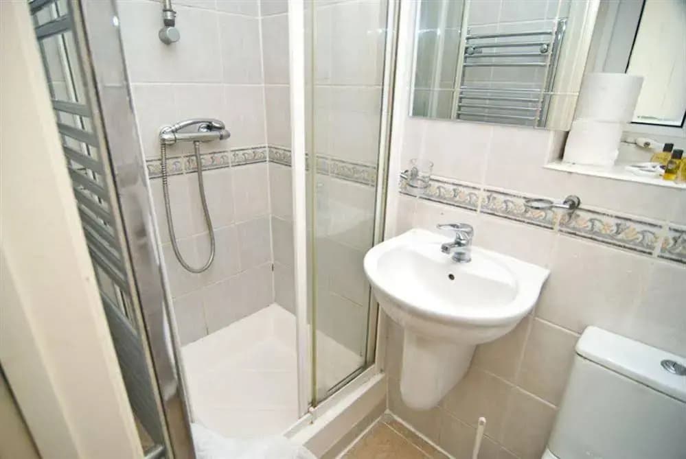 Gloucester Hotel - photo 9