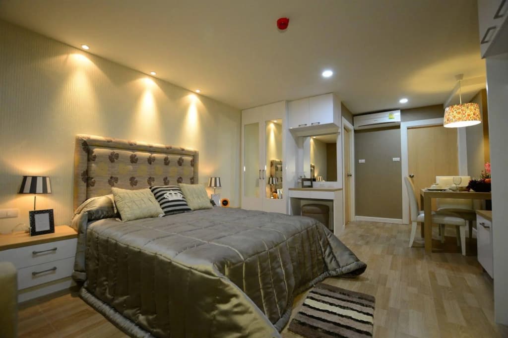 Cy Condo - photo 2