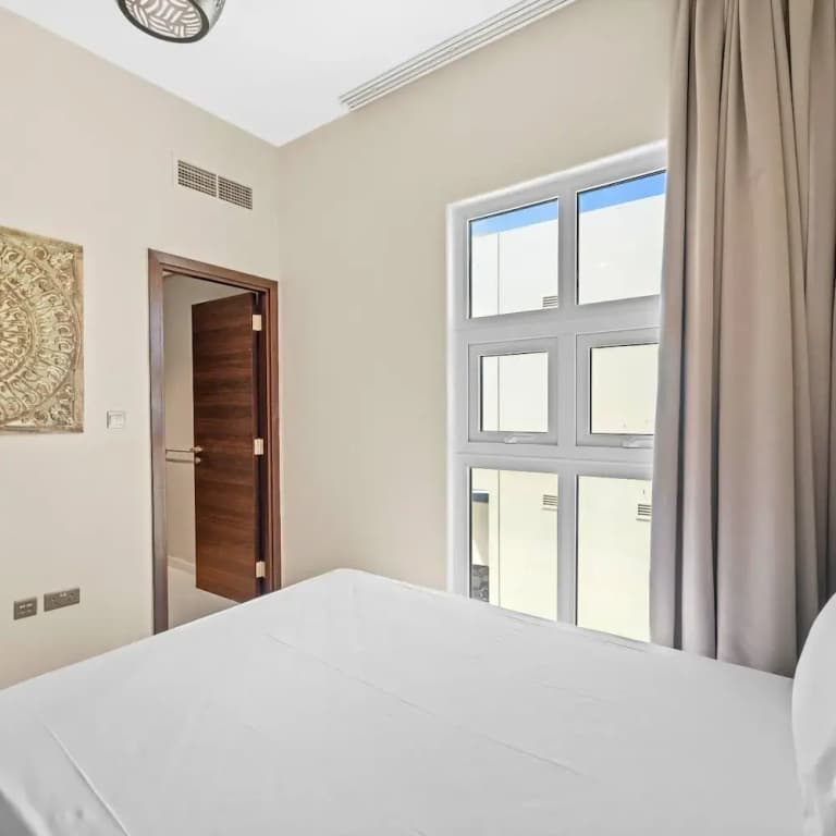 Modern 3BR townhouse in Damac Hills 2 - photo 5