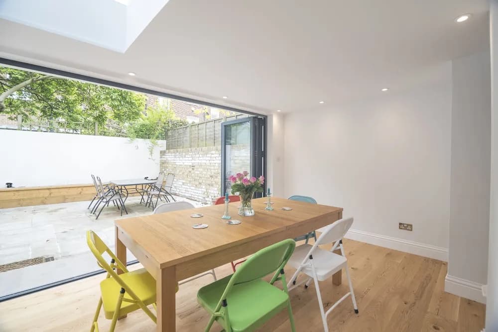 Bright Family Home in Angel with Patio - photo 13
