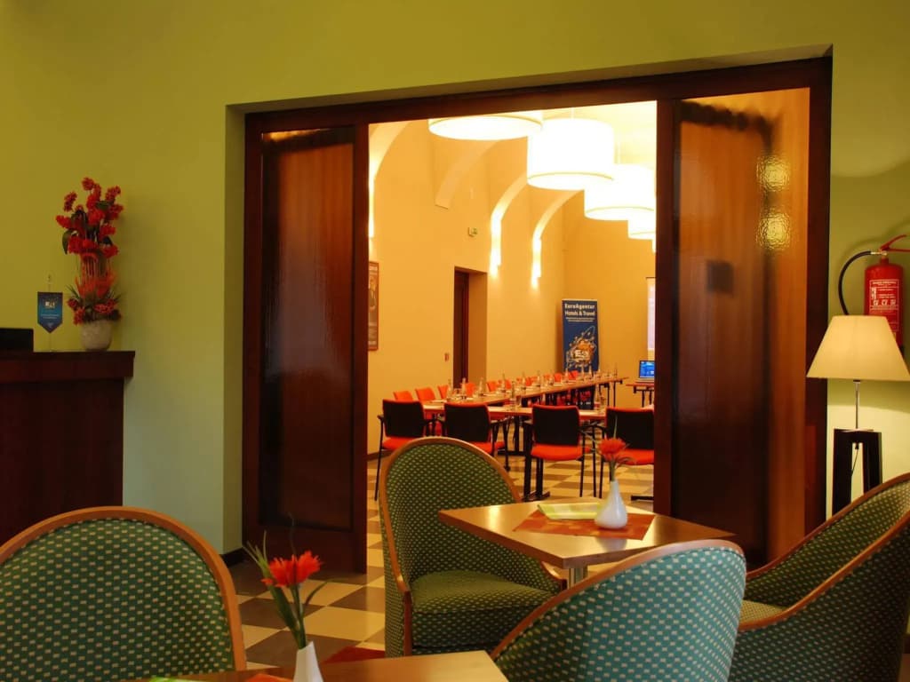 EA Hotel Downtown - photo 19