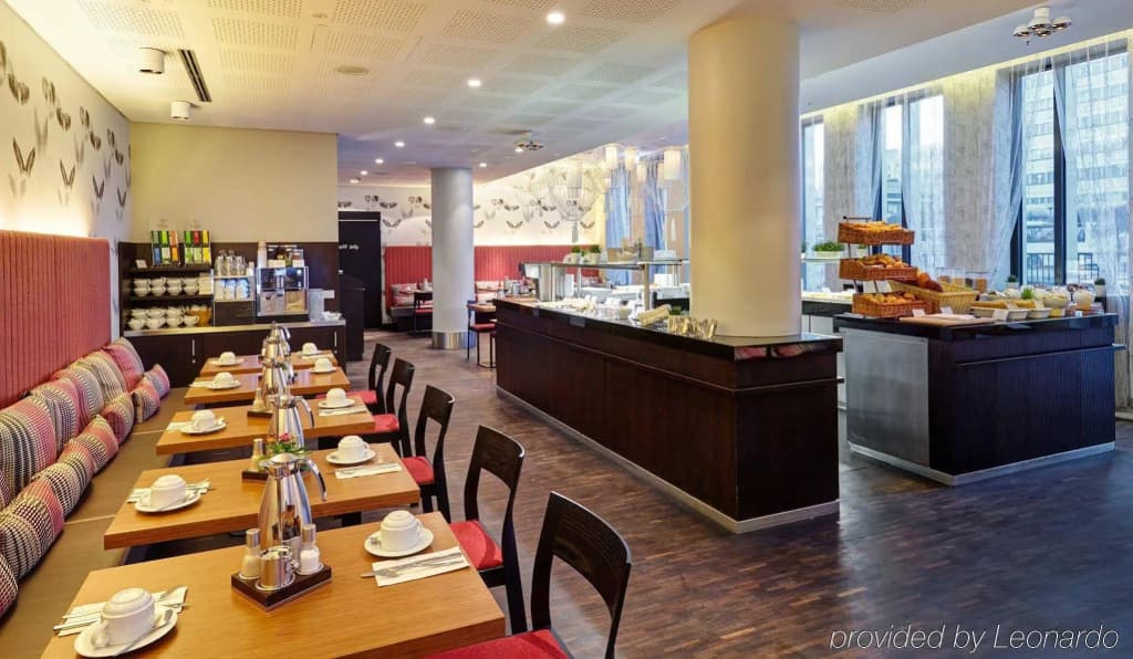 Premier Inn Berlin Alexanderplatz Hotel - photo 22