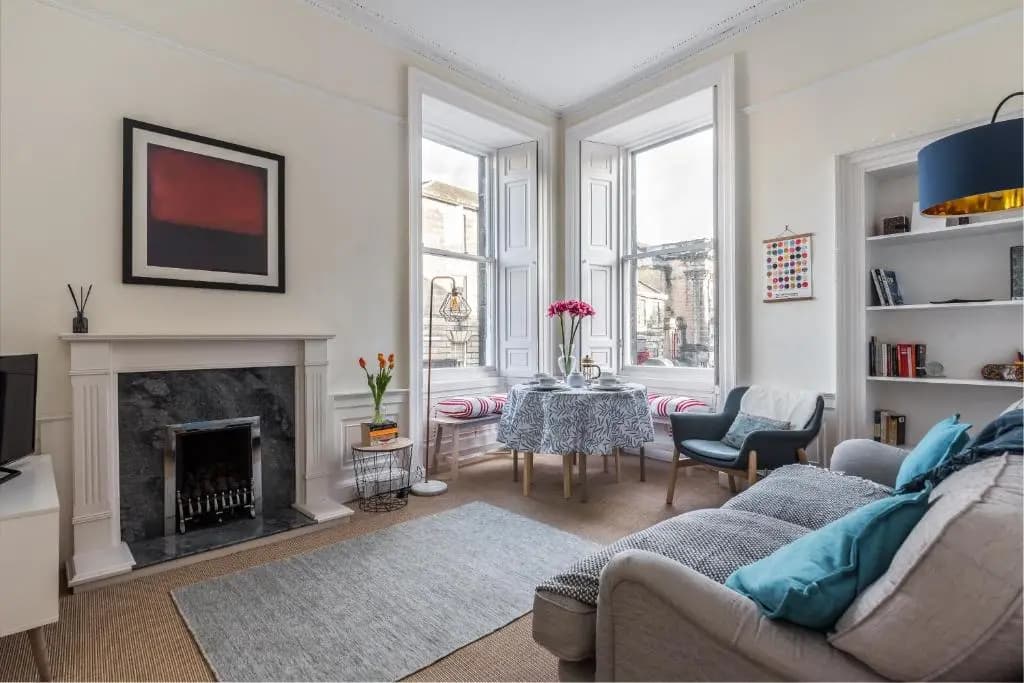 Charming, Central & Spacious Georgian 3 bed APT - photo 3