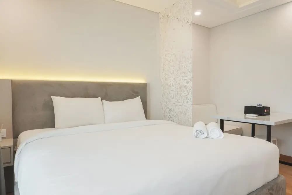 Elegant and Nice Studio at Capitol Suites Apartment - photo 2