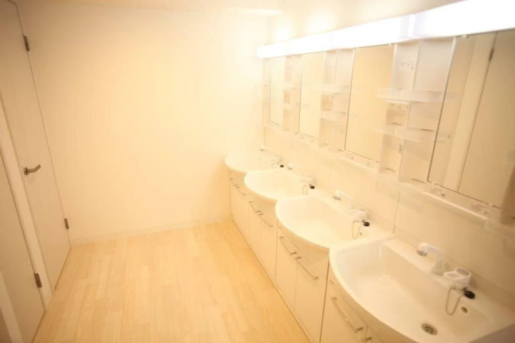 Base Inn Tabata - photo 6