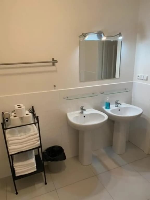 3 Bed Flat - Sleeps 10 - Pets - Smoking - Parking - photo 6