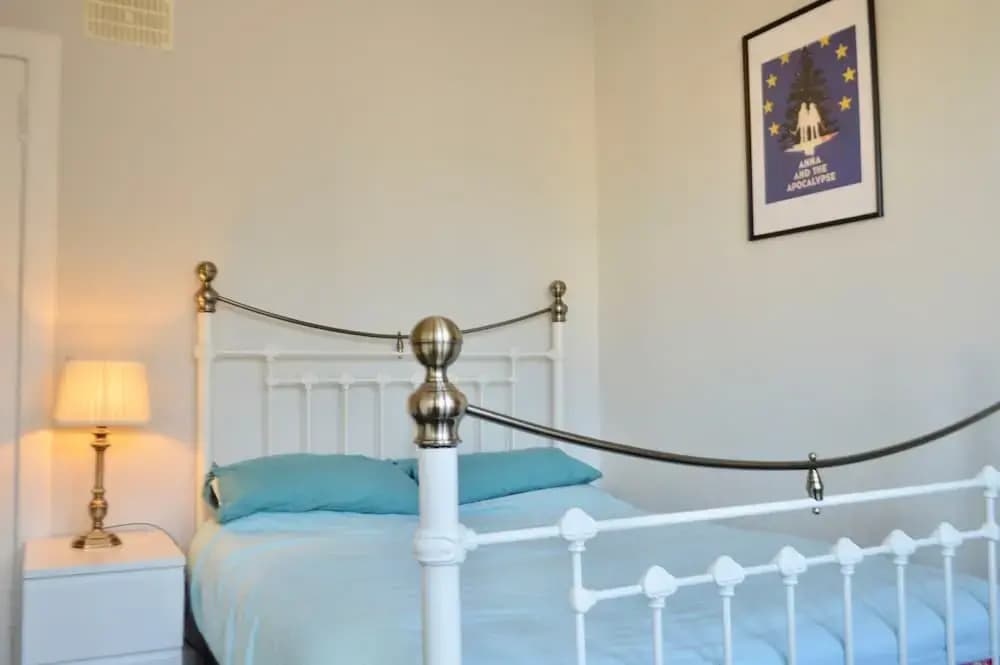 Modern 1 Bedroom Flat - photo 3