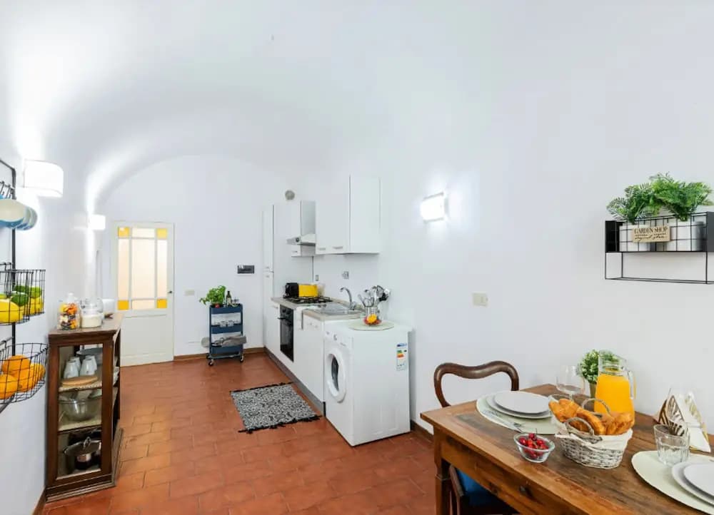Historic Apt - Wifi - Ac - Top Location - Walk Everywhere - photo 11