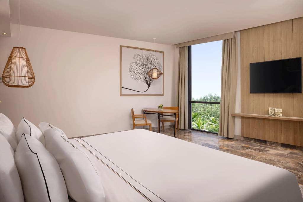 Melia Danang Beach Resort - photo 4