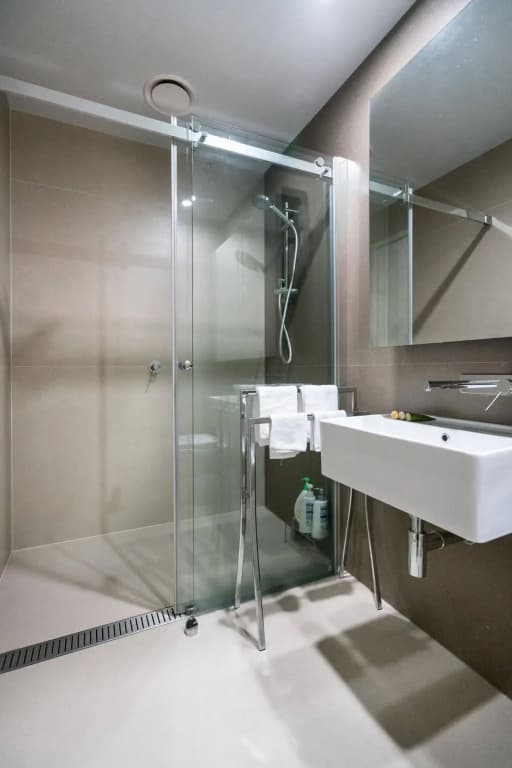 StayIcon Serviced Apartment On Collins - photo 9