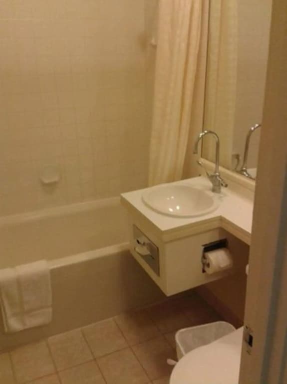 The Monarch Hotel - photo 9