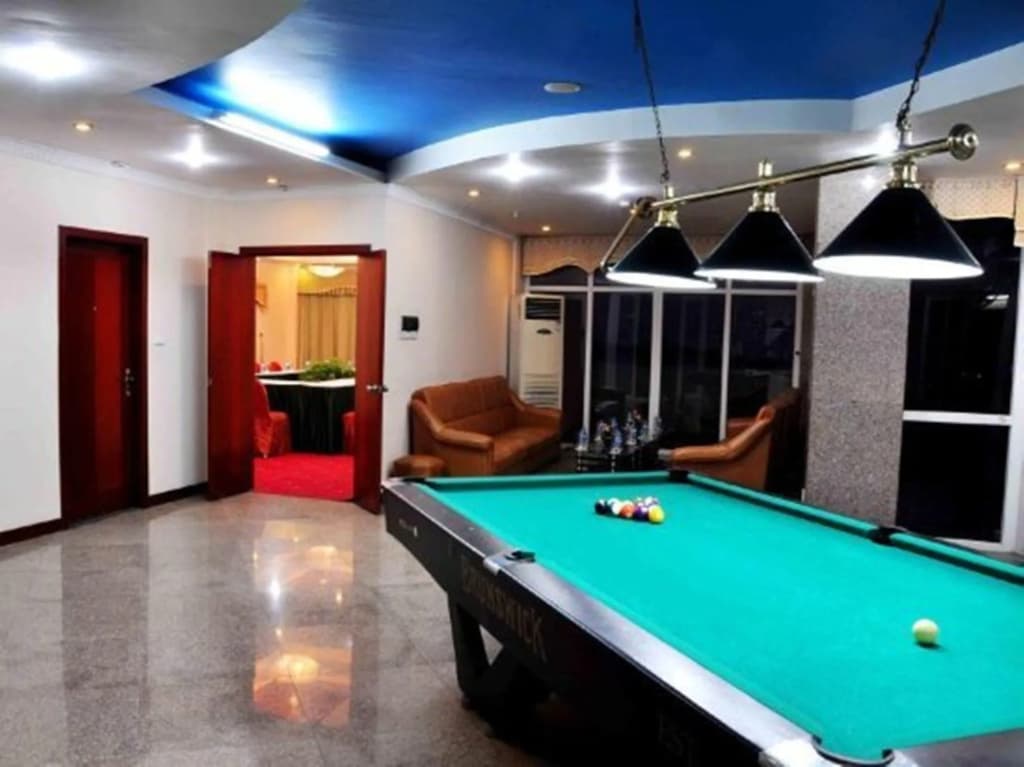 Crown Hotel - photo 13