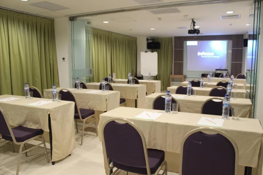 Heef Hotel Pasar Baru - photo 17