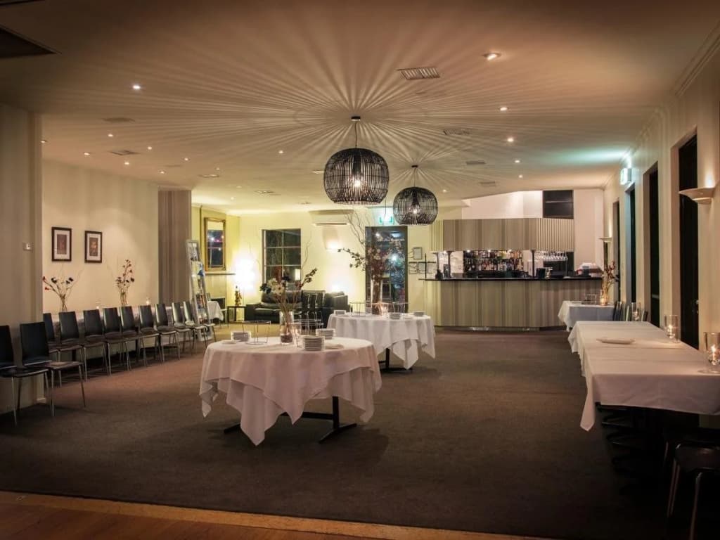 Eltham Gateway Hotel - photo 22
