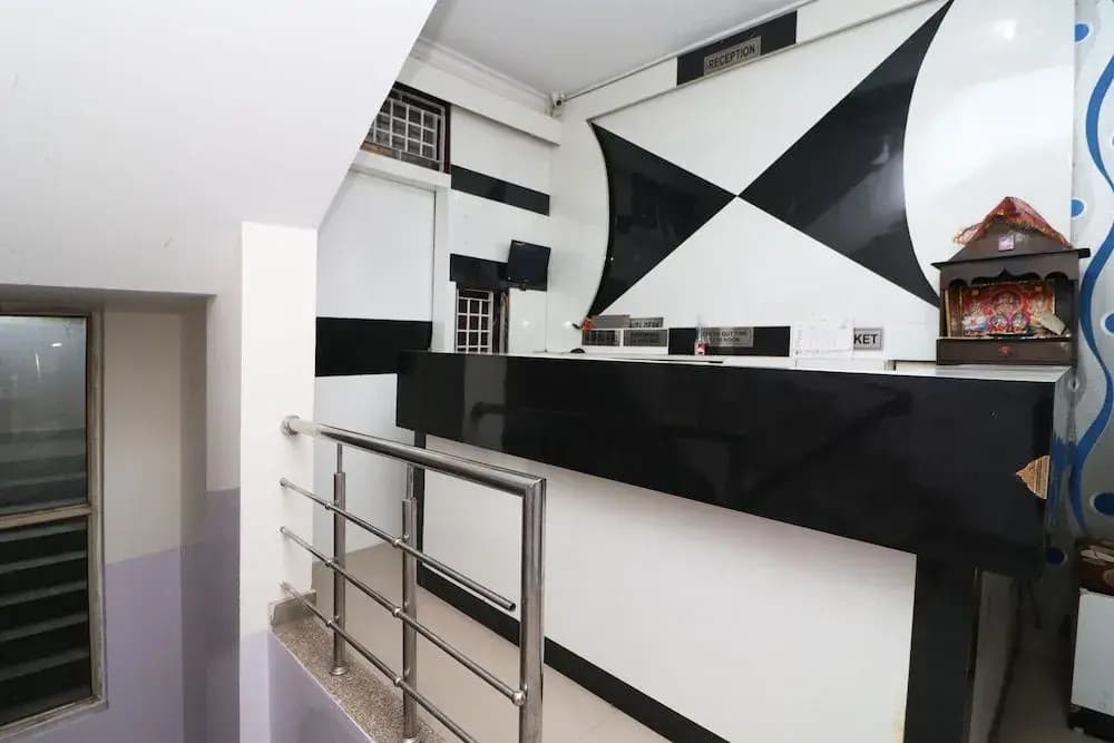 OYO 28620 Hotel Monarch - photo 11