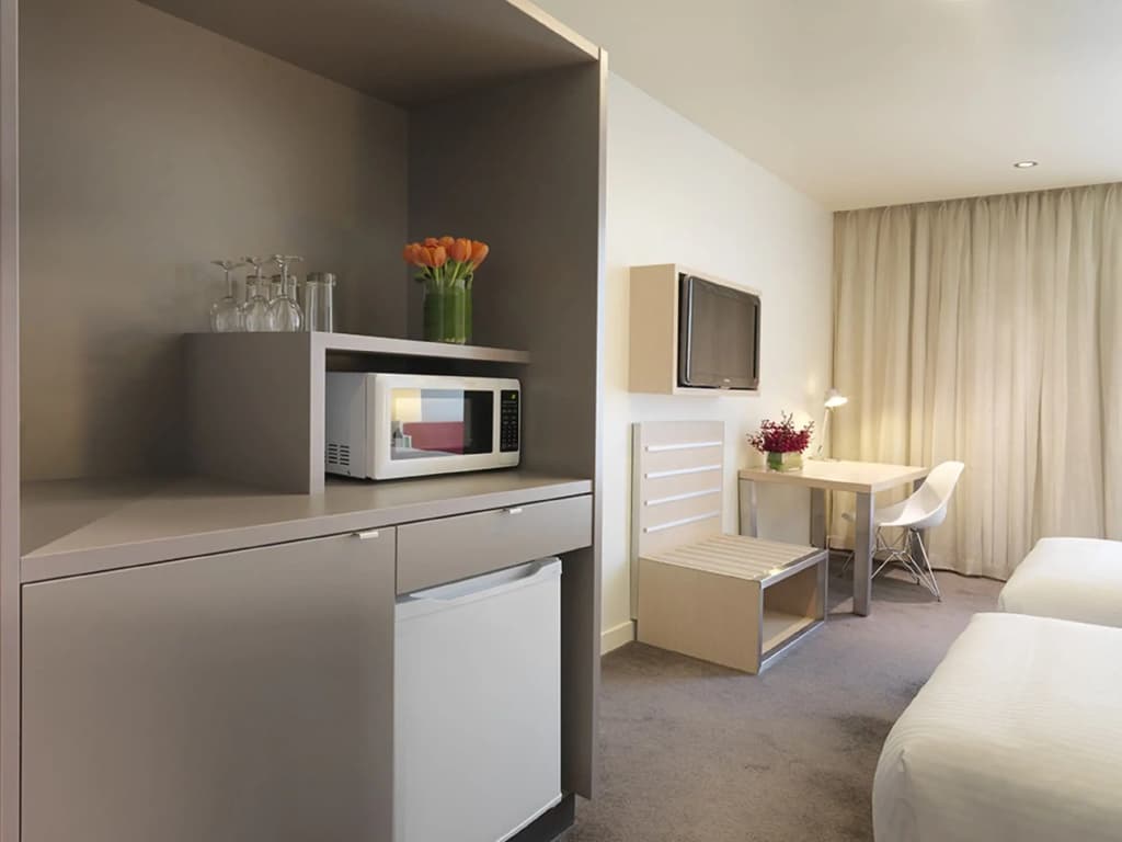 Travelodge Hotel Melbourne Docklands - photo 32