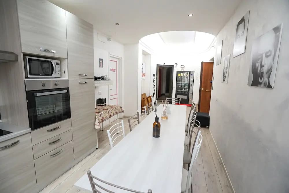 Cineroma Guesthouse - photo 17