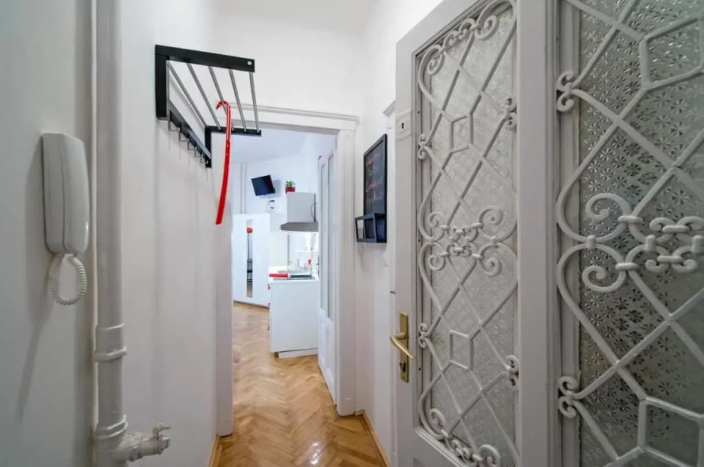 PARKING, AC, WIFI FLAT NEXT TO ANDRASSY Ave - photo 10