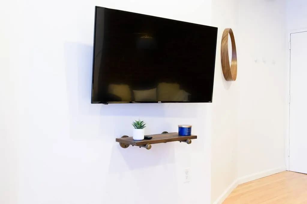 83-3w UES Central Park Newly Furnished XL Studio - photo 1