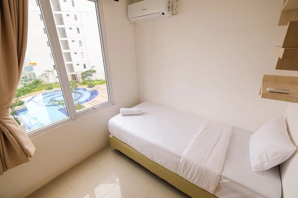 Spacious Bassura City Apartment with Pool View - photo 5