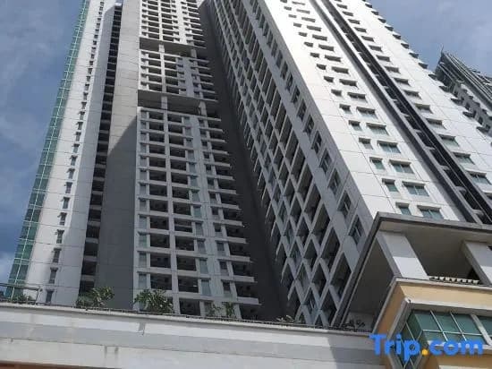 Strategic Thamrin Executive Apt w/ Pool, Gym Wi-Fi - photo 1