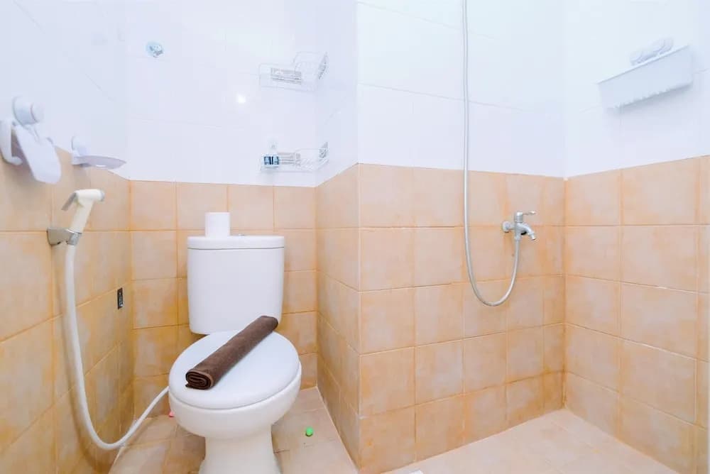 Good Deal And Cozy Studio Green Pramuka City Apartment - photo 7