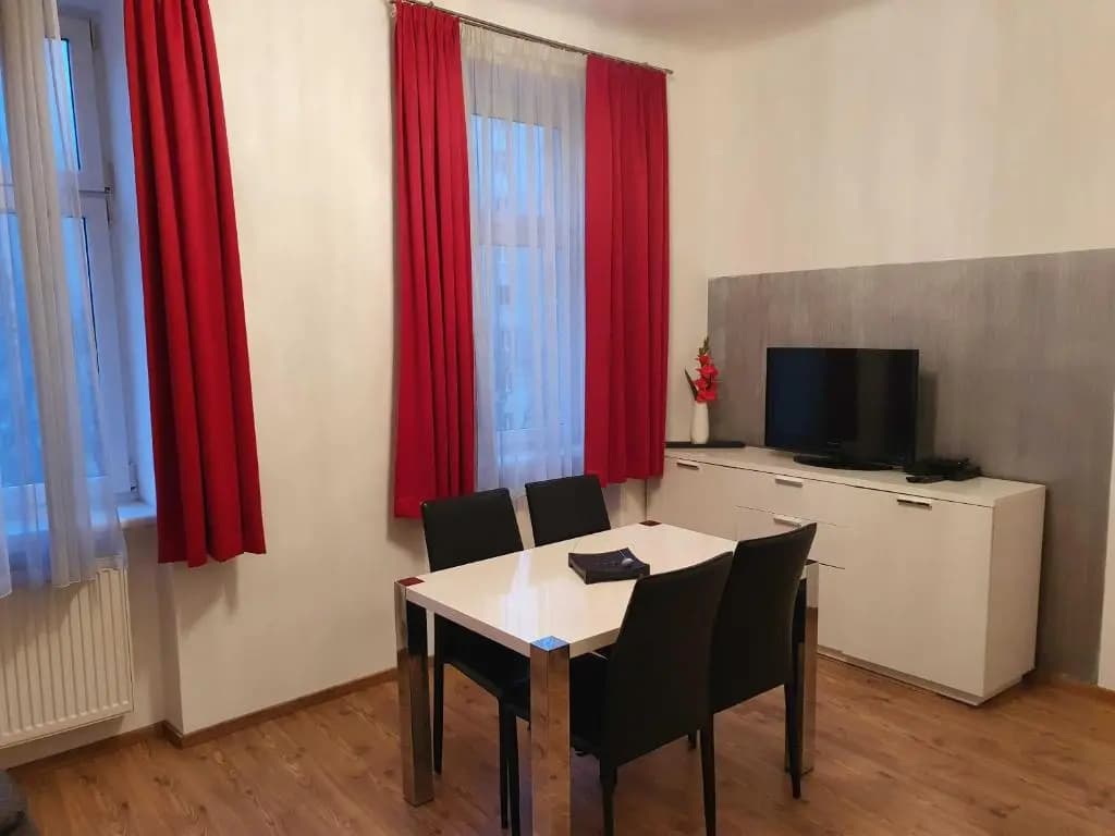 Vibrant Red Apartment I contactless Check-In - photo 3