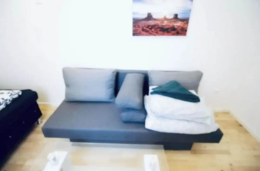 Charming 3BR Apt Close to Augarten Park - photo 3