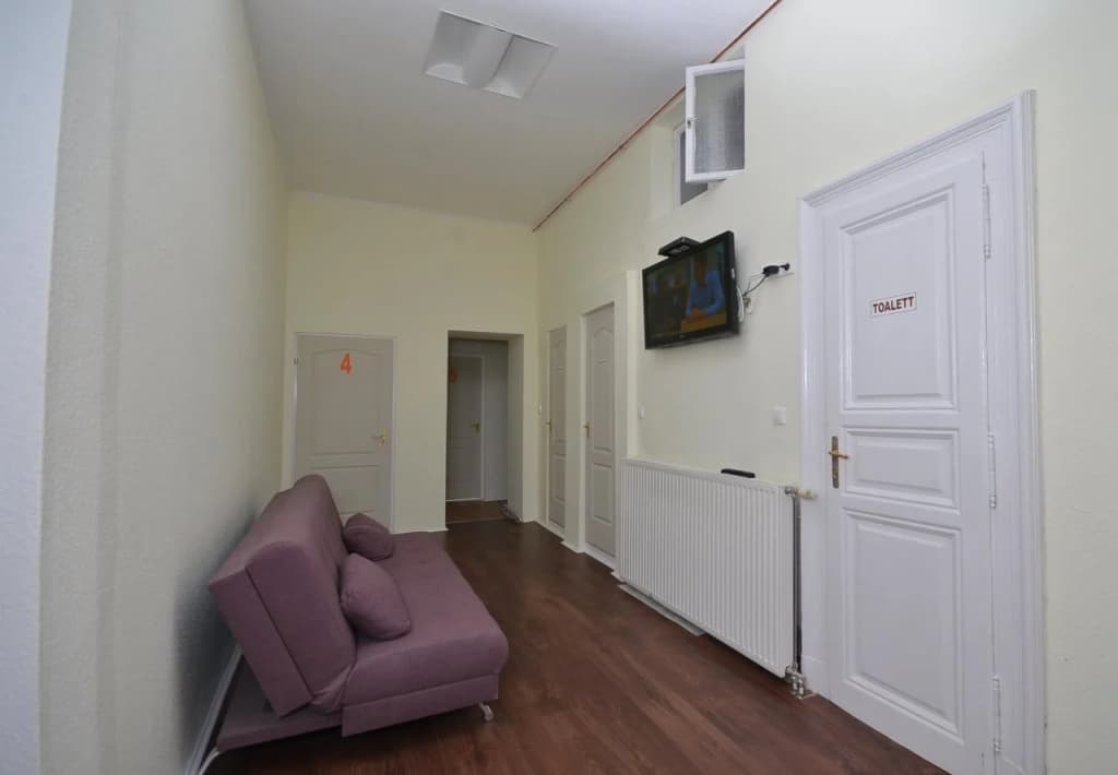 Heart Of Downtown Apartment - photo 20